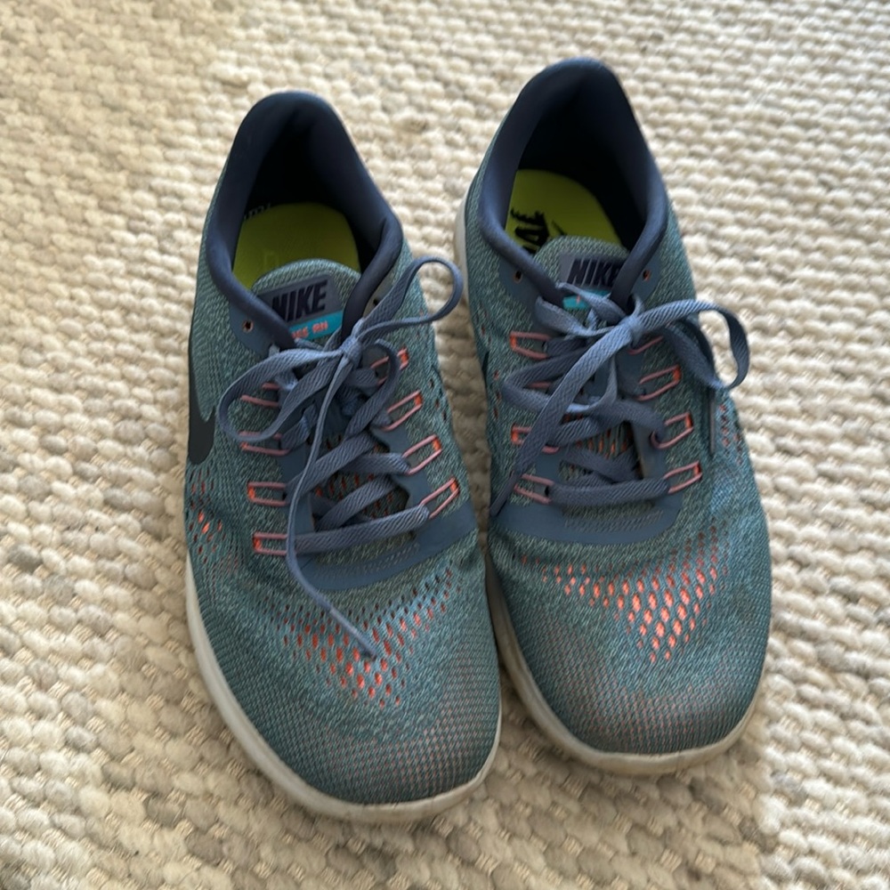 Nike Tennis Shoes